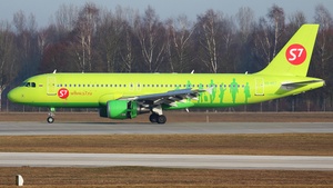 Photo of VQ-BET - Airbus A320-214 operated by S7 Airlines