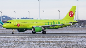 Photo of VQ-BRG - Airbus A320-214 operated by S7 Airlines