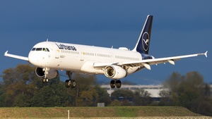 Photo of D-AIDD - Airbus A321-231 operated by Lufthansa