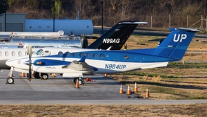 Photo of N864UP - Beechcraft B300 Super King Air 350i operated by Wheels Up Private Jets