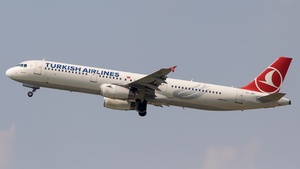 Photo of TC-JRY - Airbus A321-231 operated by Turkish Airlines
