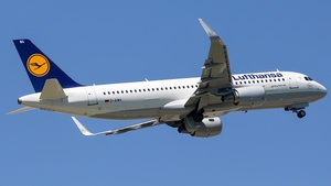 Photo of D-AIWA - Airbus A320-214 operated by Lufthansa
