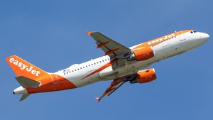 Photo of OE-IZS - Airbus A320-214 operated by easyJet Europe