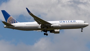 Photo of N671UA - Boeing 767-322(ER) operated by United Airlines