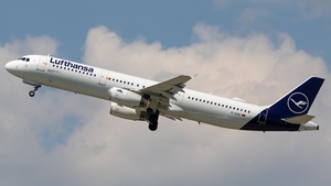 Photo of D-AIDB - Airbus A321-231 operated by Lufthansa