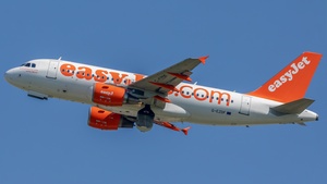 Photo of G-EZDF - Airbus A319-111 operated by easyJet