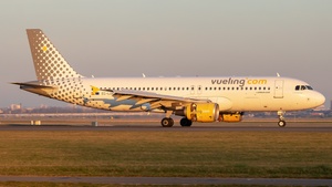 Photo of EC-LOB - Airbus A320-214 operated by Vueling