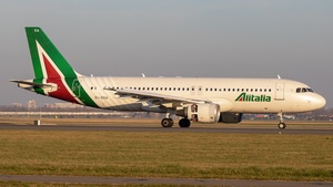 Photo of EI-DSA - Airbus A320-216 operated by Alitalia