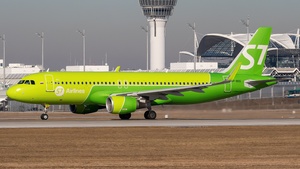 Photo of VP-BOG - Airbus A320-214 operated by S7 Airlines