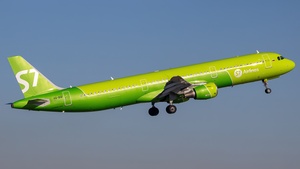 Photo of VQ-BQI - Airbus A321-211 operated by S7 Airlines