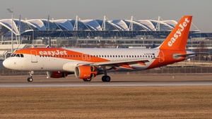 Photo of G-EZTH - Airbus A320-214 operated by easyJet