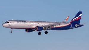 Photo of VQ-BTT - Airbus A321-211 operated by Aeroflot