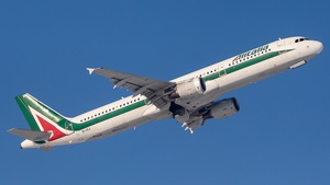 Photo of EI-IXJ - Airbus A321-112 operated by Alitalia
