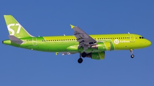Photo of VP-BCP - Airbus A320-214 operated by S7 Airlines