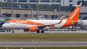 Photo of OE-IZP - Airbus A320-214 operated by easyJet Europe