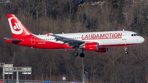 Photo of OE-LOE - Airbus A320-214 operated by Laudamotion