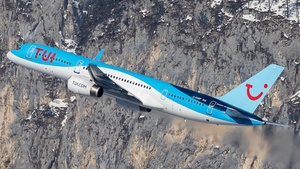 Photo of G-OOBP - Boeing 757-2G5 operated by TUI Airways