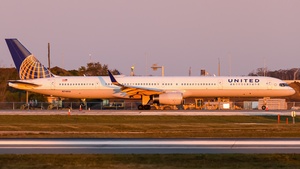 Photo of N74856 - Boeing 757-324 operated by United Airlines