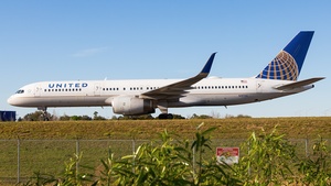 Photo of N19136 - Boeing 757-224 operated by United Airlines