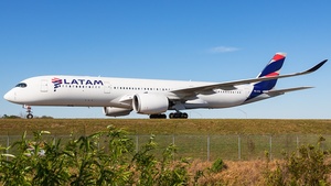 Photo of PR-XTD - Airbus A350-941 operated by LATAM Airlines Brasil