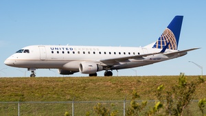 Photo of N979RP - Embraer ERJ-170SE operated by United Express (opb Republic Airways)