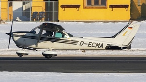 Photo of D-ECMA - Cessna 172M Skyhawk II operated by Eisenbahner Sportverein Innsbruck