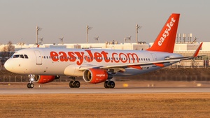 Photo of G-EZOF - Airbus A320-214 operated by easyJet
