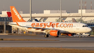 Photo of G-EZOF - Airbus A320-214 operated by easyJet