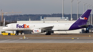 Photo of N927FD - Boeing 757-204(SF) operated by FedEx