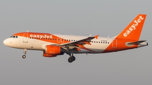 Photo of G-EZAI - Airbus A319-111 operated by easyJet