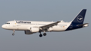 Photo of D-AIZC - Airbus A320-214 operated by Lufthansa