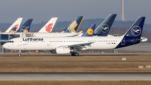 Photo of D-AIDF - Airbus A321-231 operated by Lufthansa