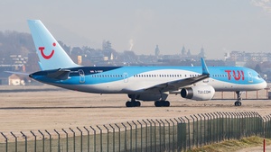 Photo of G-OOBP - Boeing 757-2G5 operated by TUI Airways