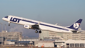 Photo of SP-LNA - Embraer ERJ-195LR operated by LOT Polish Airlines