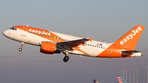 Photo of OE-LQR - Airbus A319-111 operated by easyJet Europe