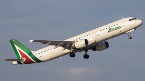 Photo of I-BIXP - Airbus A321-112 operated by Alitalia