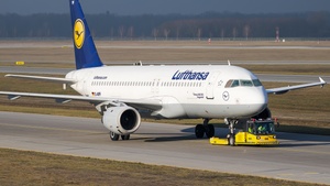Photo of D-AIPF - Airbus A320-211 operated by Lufthansa