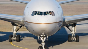 Photo of N799UA - Boeing 777-222(ER) operated by United Airlines