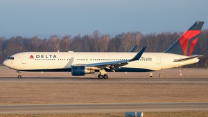 Photo of N171DN - Boeing 767-332(ER) operated by Delta Air Lines