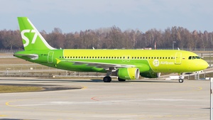Photo of VP-BCS - Airbus A320-214 operated by S7 Airlines