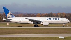 Photo of N221UA - Boeing 777-222(ER) operated by United Airlines