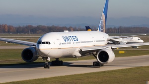 Photo of N221UA - Boeing 777-222(ER) operated by United Airlines