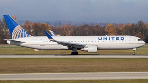 Photo of N676UA - Boeing 767-322(ER) operated by United Airlines