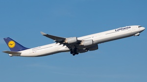 Photo of D-AIHU - Airbus A340-642 operated by Lufthansa