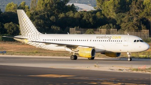 Photo of EC-LLJ - Airbus A320-214 operated by Vueling