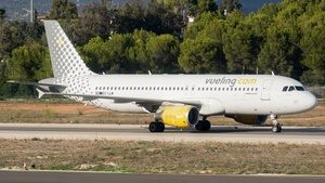 Photo of EC-LLM - Airbus A320-214 operated by Vueling