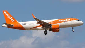 Photo of G-EZRM - Airbus A320-214 operated by easyJet