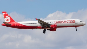 Photo of OE-LCS - Airbus A321-211 operated by Laudamotion