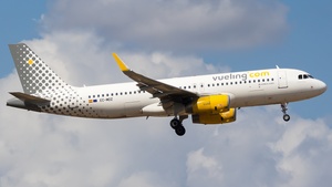 Photo of EC-MDZ - Airbus A320-232 operated by Vueling