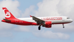 Photo of OE-LOG - Airbus A320-214 operated by Laudamotion